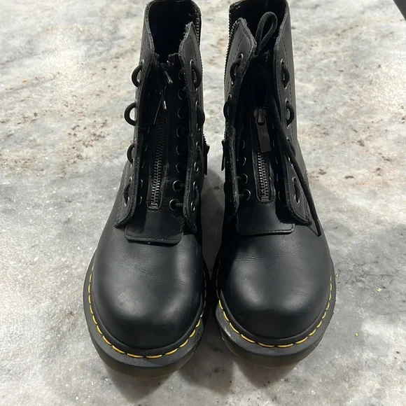 Dr.Martens black leather boots size 9 - Picture 2 of 4